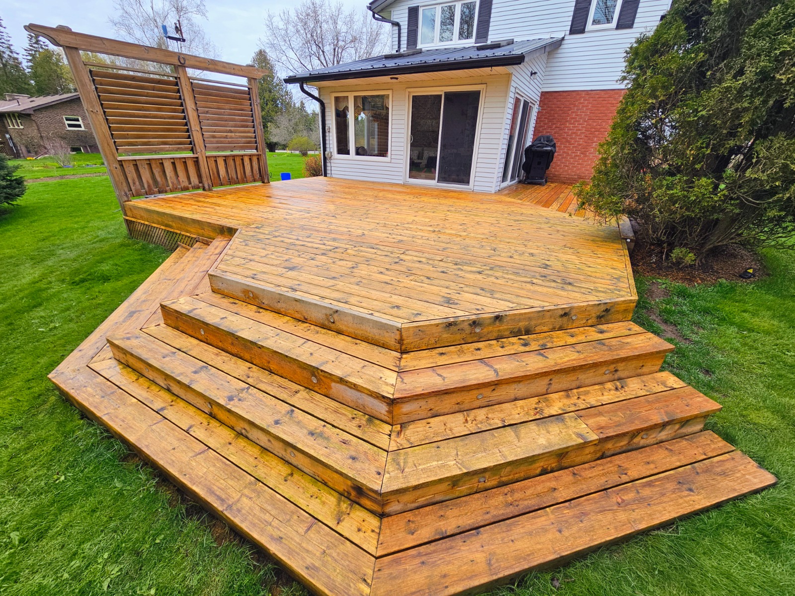 After: Backyard deck in Guelph after power washing